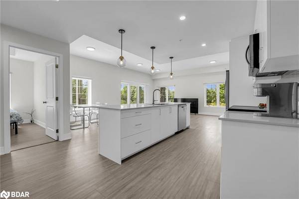 121 Mary ST #211, Clearview, ON L0M 1G0