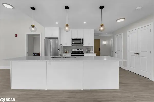 121 Mary ST #211, Clearview, ON L0M 1G0