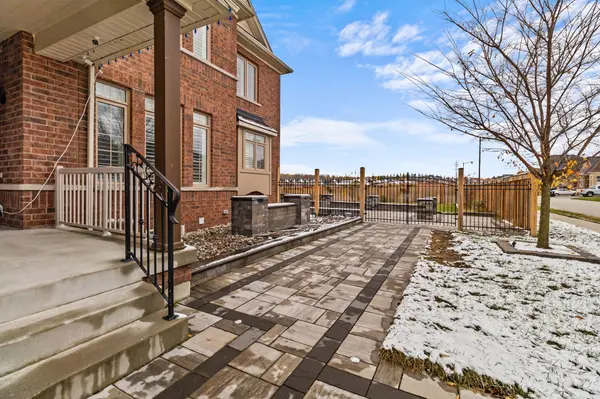 22 Travers Gate, Springwater, ON L9X 0S8