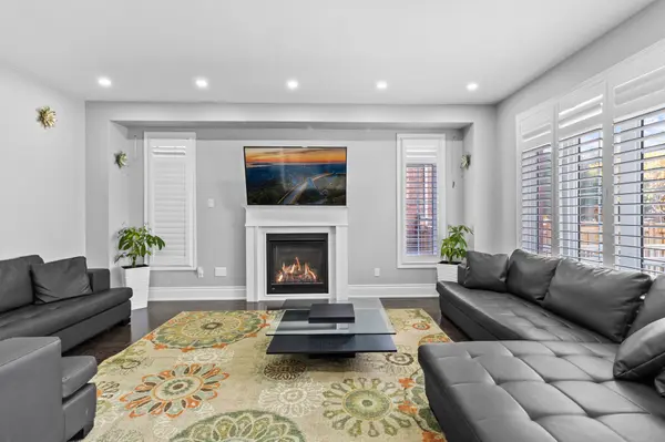 22 Travers Gate, Springwater, ON L9X 0S8