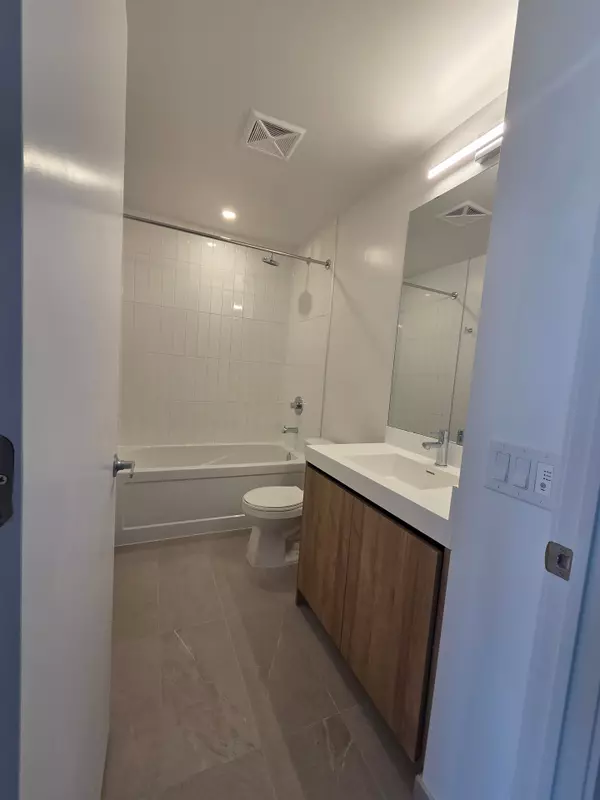 Brampton, ON L7A 5M5,10 All Nations DR #406