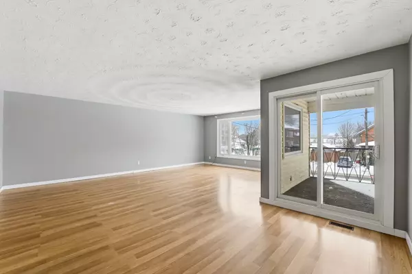 Cobourg, ON K9A 2J9,32 James ST W #B