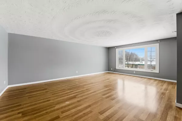 Cobourg, ON K9A 2J9,32 James ST W #B