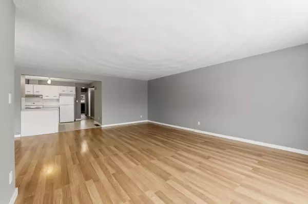 Cobourg, ON K9A 2J9,32 James ST W #B