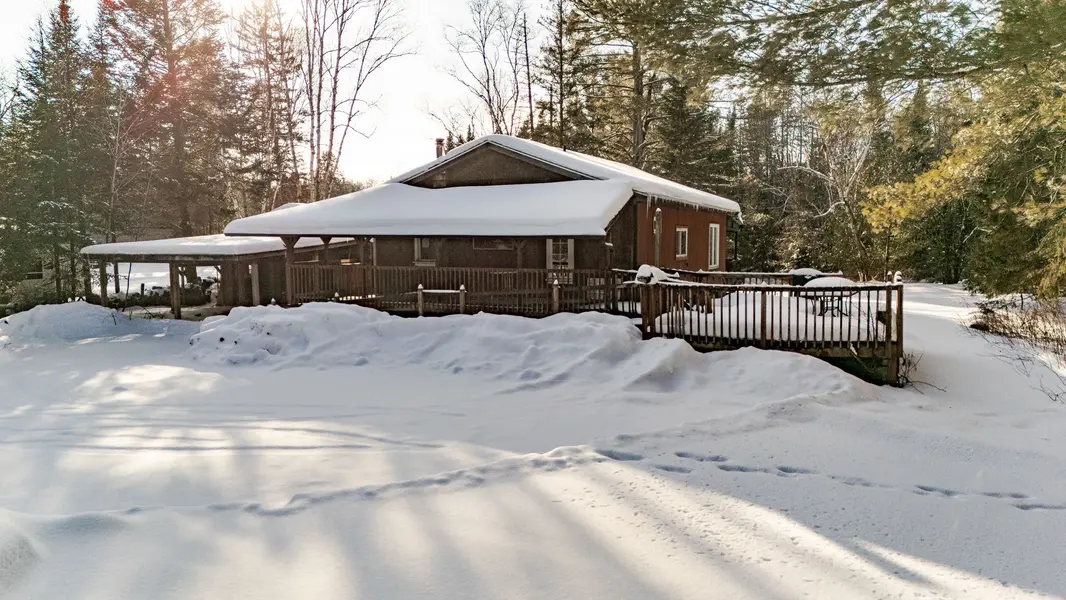 24-30 Robert RD W, Huntsville, ON P1H 2J4