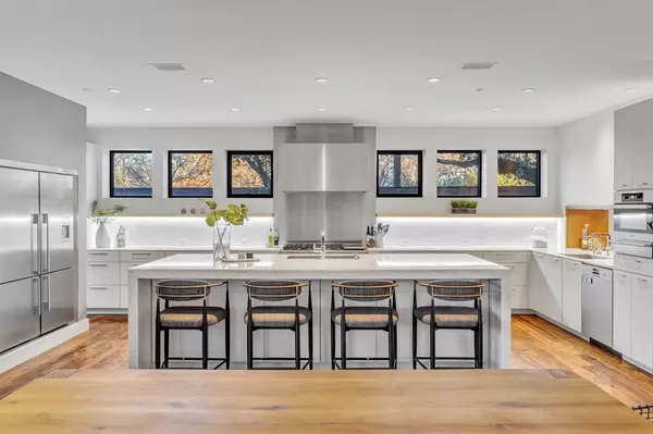 Dallas, TX 75230,5947 Meadowcrest Drive