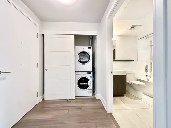 Toronto C04, ON M6B 2Y9,2525 Bathurst ST #602