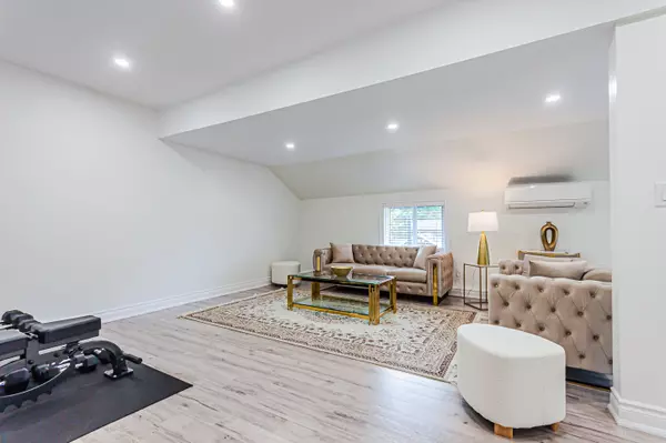 Georgina, ON L0E 1L0,930 Lake DR E #2