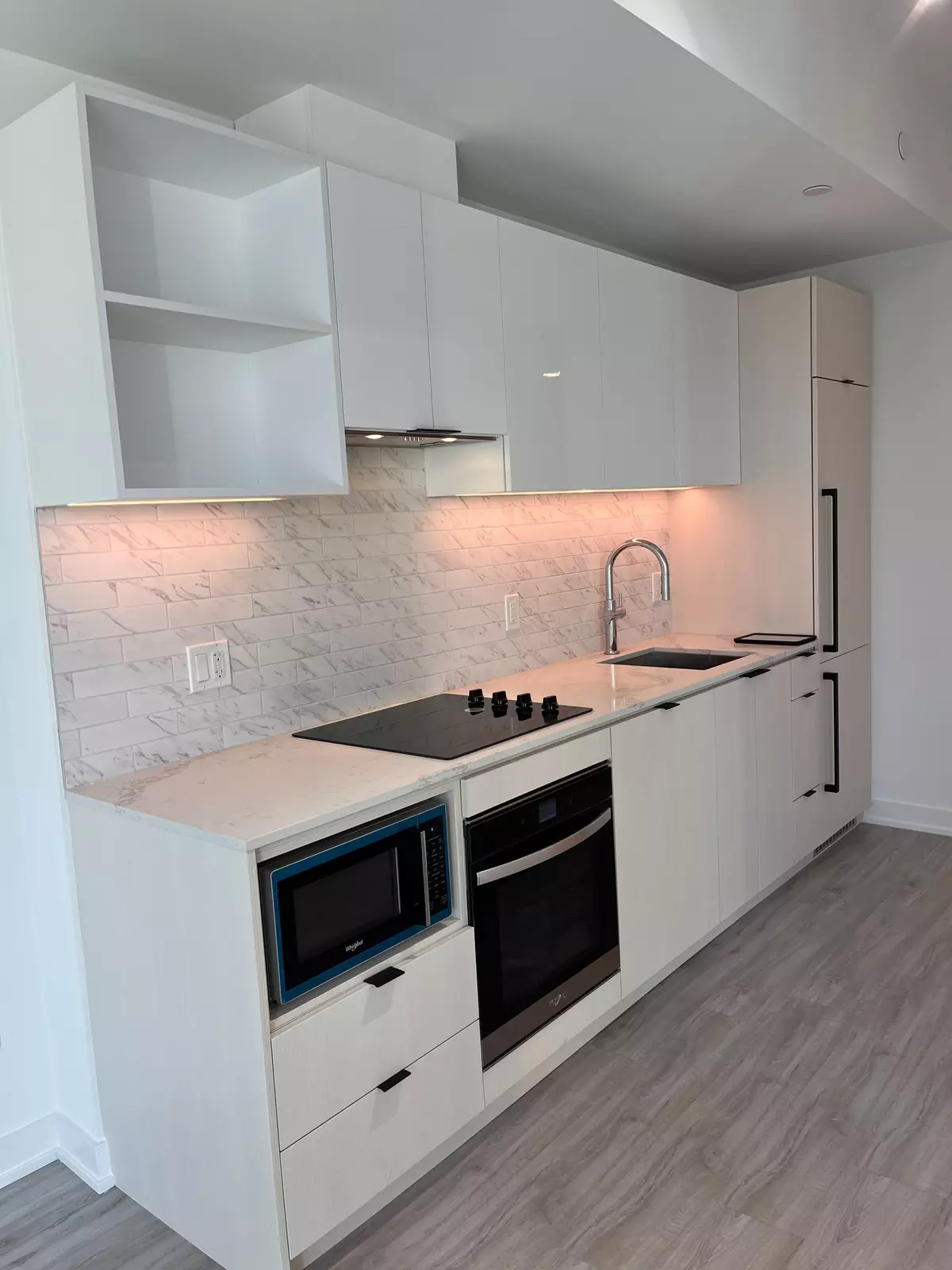 Toronto C08, ON M5B 0E6,252 Church ST E #2108