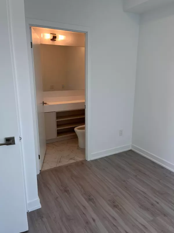 Toronto C08, ON M5B 0E6,252 Church ST E #2108