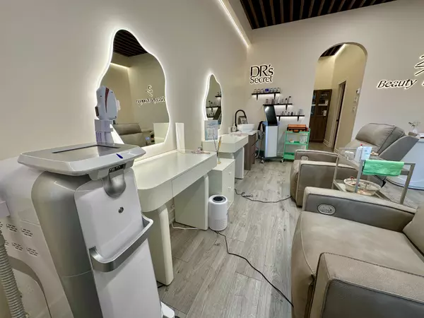 Markham, ON L3T 0C7,7181 Yonge ST #6