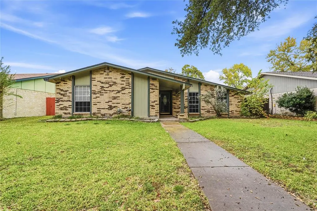 2901 Branch Oaks Drive, Garland, TX 75043