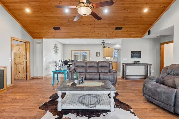 670 Farm Road 196 N, Blossom, TX 75416