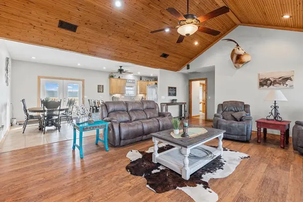 670 Farm Road 196 N, Blossom, TX 75416