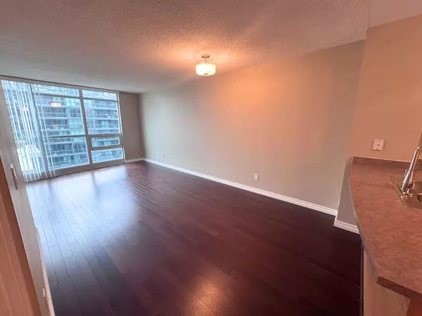 Toronto C01, ON M5V 1B1,219 Fort York BLVD #911