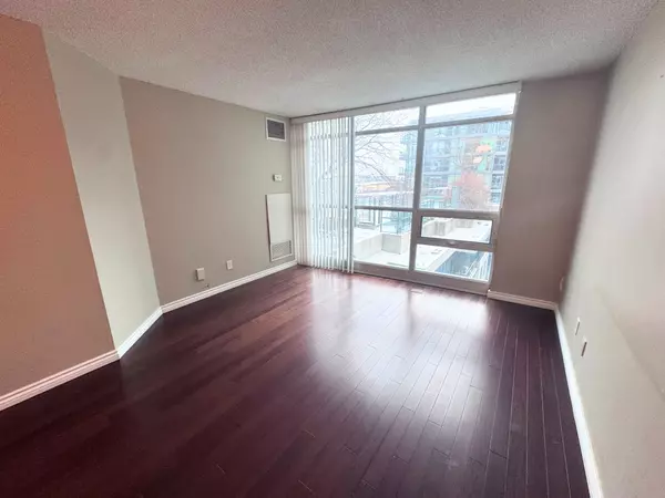 Toronto C01, ON M5V 1B1,219 Fort York BLVD #911