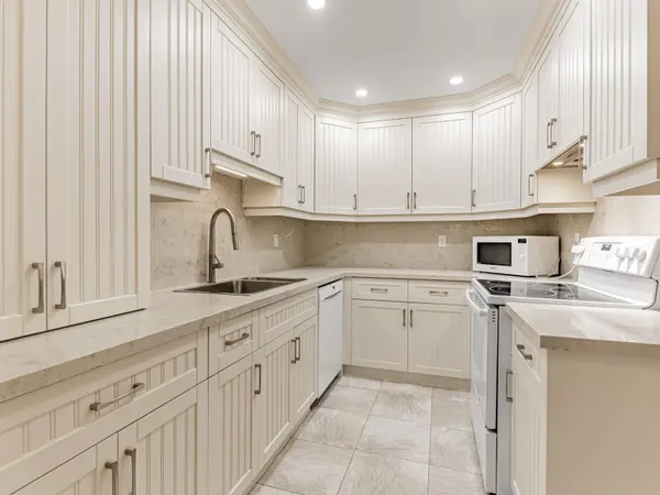 121 Ling RD #413, Toronto E10, ON M1E 4Y2