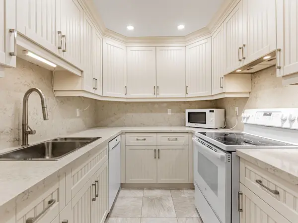 121 Ling RD #413, Toronto E10, ON M1E 4Y2