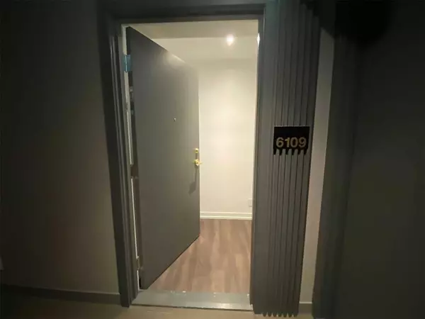 950 Portage Pkwy #6109, Vaughan, ON L4K 0J7