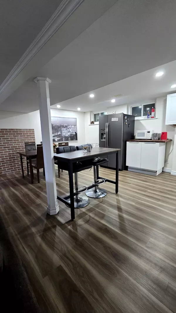 Aurora, ON L4G 2X1,77 Aurora Heights DR