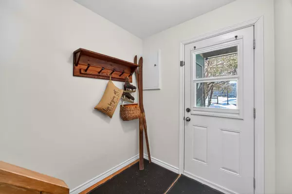 Collingwood, ON L9Y 5B4,11 Harbour ST W #345