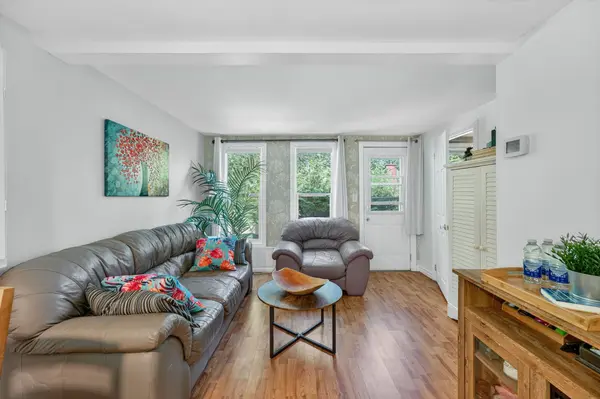 14 Domar RD, Tiny, ON L0L 2J0