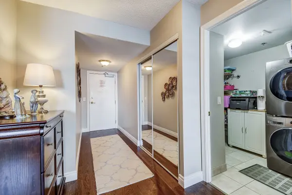 100 Burloak DR #1301, Burlington, ON L7L 6P6