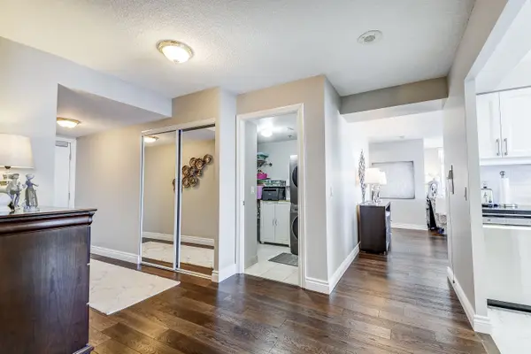 100 Burloak DR #1301, Burlington, ON L7L 6P6