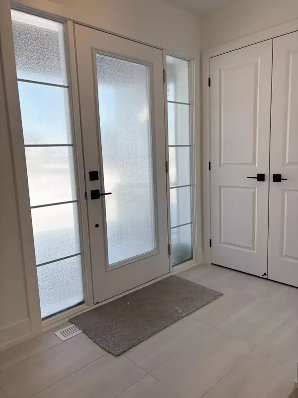 Loyalist, ON K0H 2H0,70 Dusenbury DR