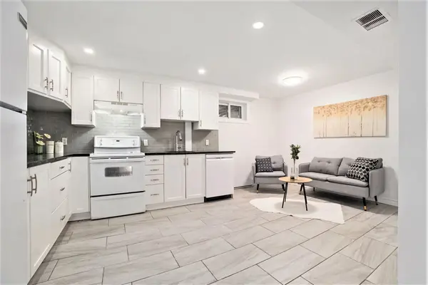 33-B Majestic DR, South Of Baseline To Knoxdale, ON K2G 1C6