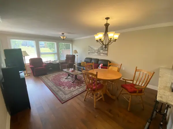 36 McKenna CT, Hamilton, ON L9B 1T8