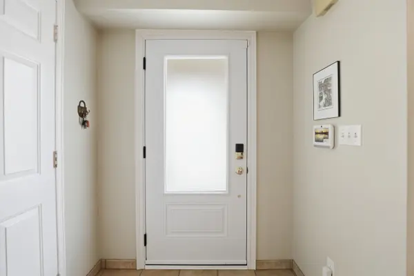 Hamilton, ON L9G 1N4,105 Wilson ST W #7