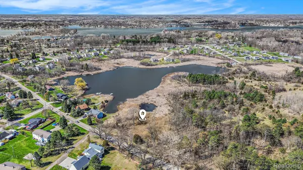 02 Butcher RD, Fenton Twp, MI 48430