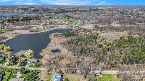 02 Butcher RD, Fenton Twp, MI 48430