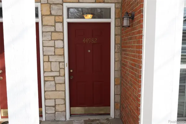 44982 Marigold DR, Sterling Heights, MI 48314