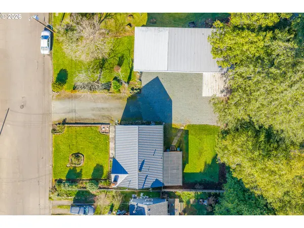 227 BORDER ST, Myrtle Point, OR 97458