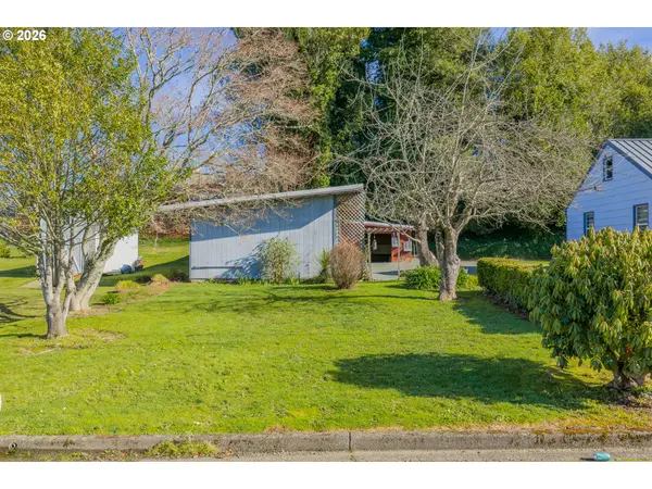 227 BORDER ST, Myrtle Point, OR 97458