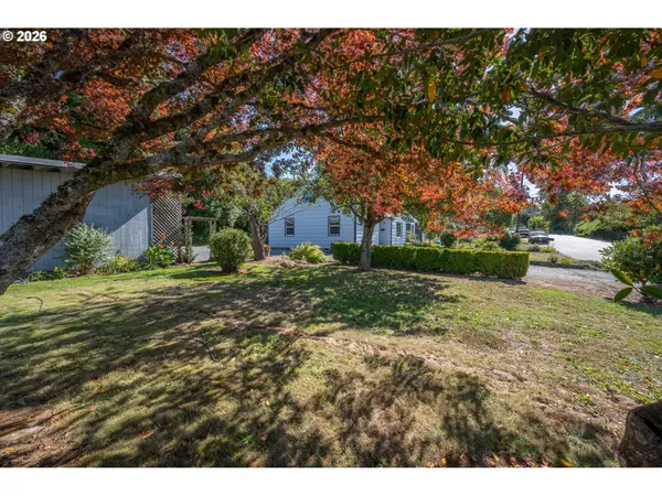 227 BORDER ST, Myrtle Point, OR 97458