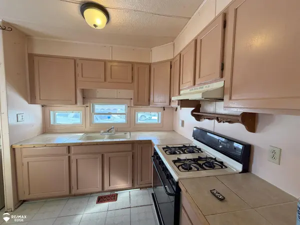 76 Mallard DR, Flint Twp, MI 48473