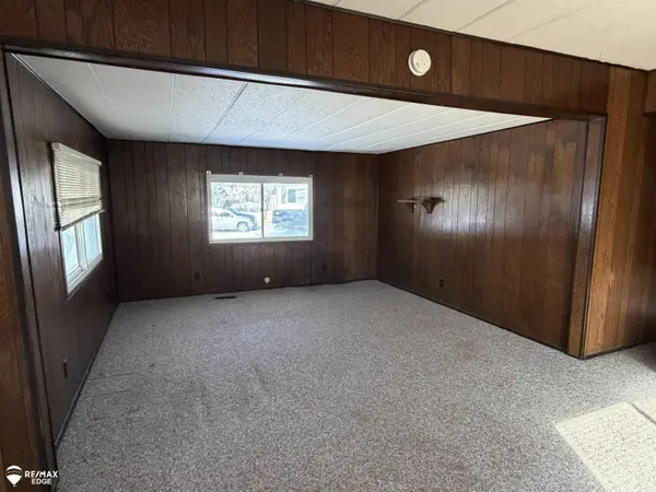 76 Mallard DR, Flint Twp, MI 48473