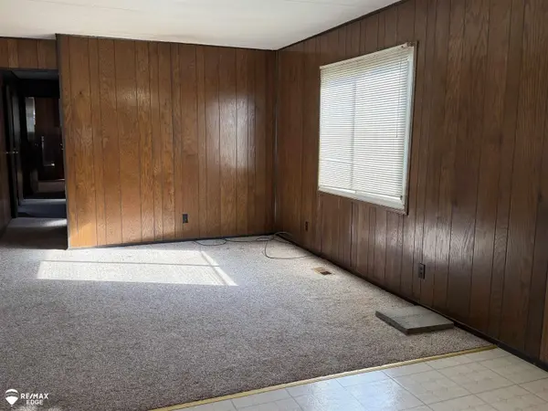 76 Mallard DR, Flint Twp, MI 48473