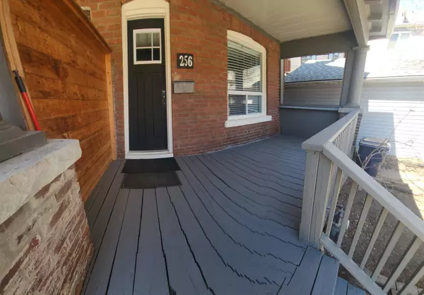 Toronto, ON M4L 3P2,256 Woodbine AVE