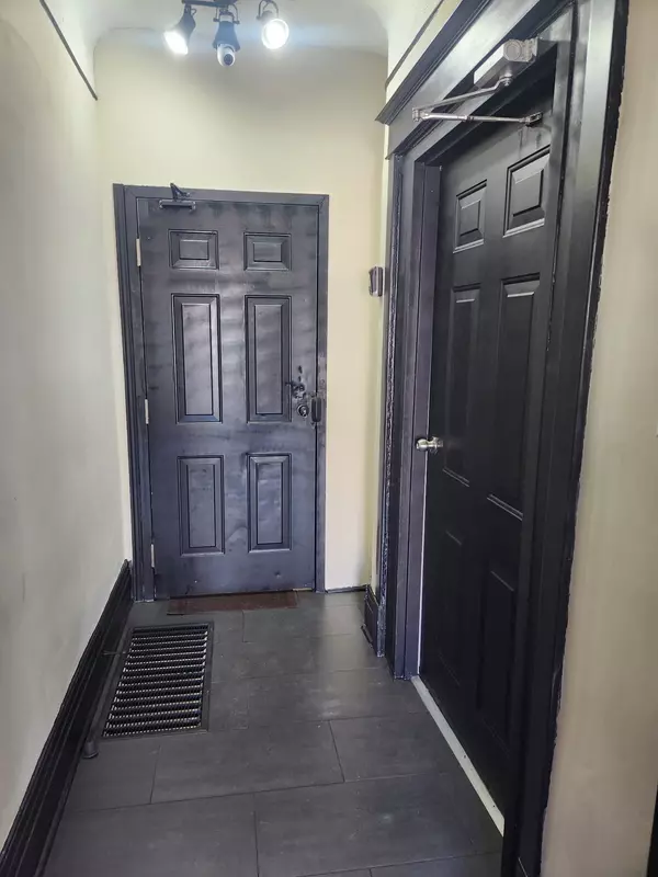 Toronto, ON M4L 3P2,256 Woodbine AVE