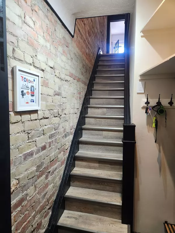 Toronto, ON M4L 3P2,256 Woodbine AVE