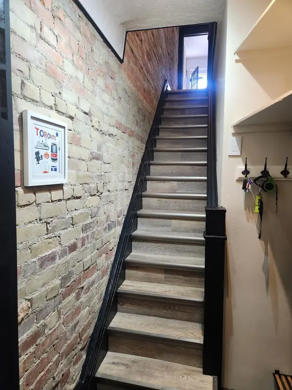 256 Woodbine AVE, Toronto E02, ON M4L 3P2