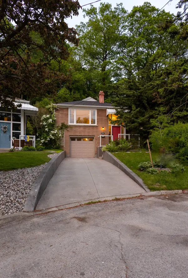 96 Glen Davis CRES #Main Fl, Toronto E02, ON M4E 1X5