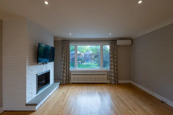 96 Glen Davis CRES #Main Fl, Toronto E02, ON M4E 1X5