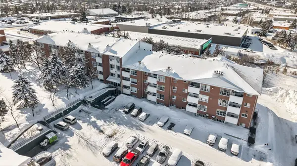 120 Bell Farm RD #309,  Barrie,  ON L4M 6J2