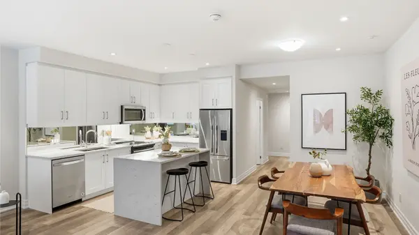 652 Cricklewood DR #201, Mississauga, ON L5G 0A5