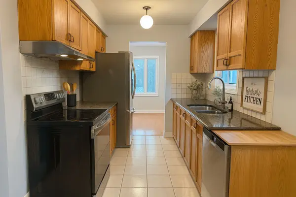 9 Corona Gate, Brampton, ON L6Y 3N4